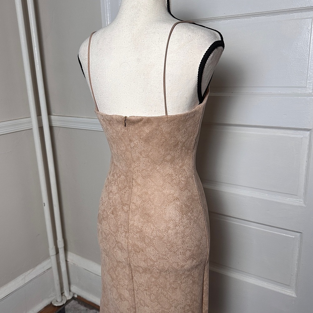 3/$20 💥 4SI3NNA Bodycon Dress Sz S‎ Neutral Muted Snakeskin Print Slit - Picture 11 of 16